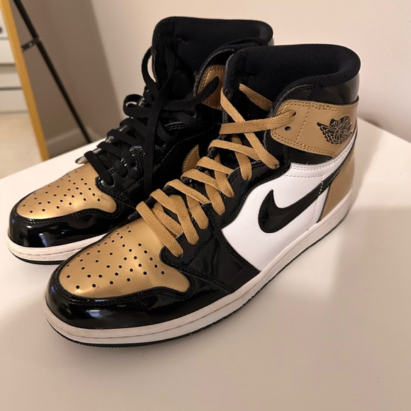 Air Jordan 1 Retro High OG Patent Gold Toe Sz 10 - Picture 1 of 7